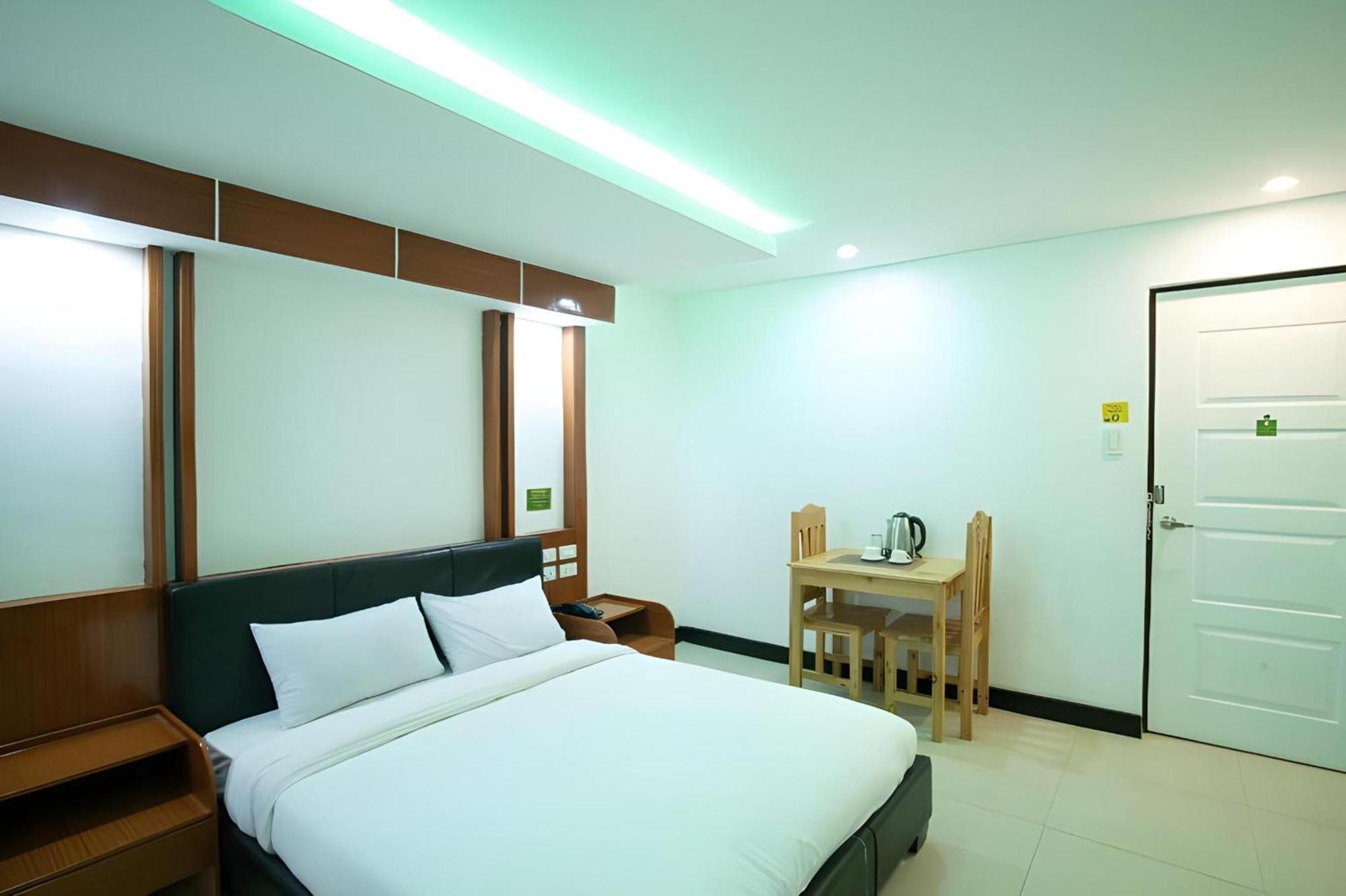 Oyo 195 Ranchotel - Binan Extérieur photo