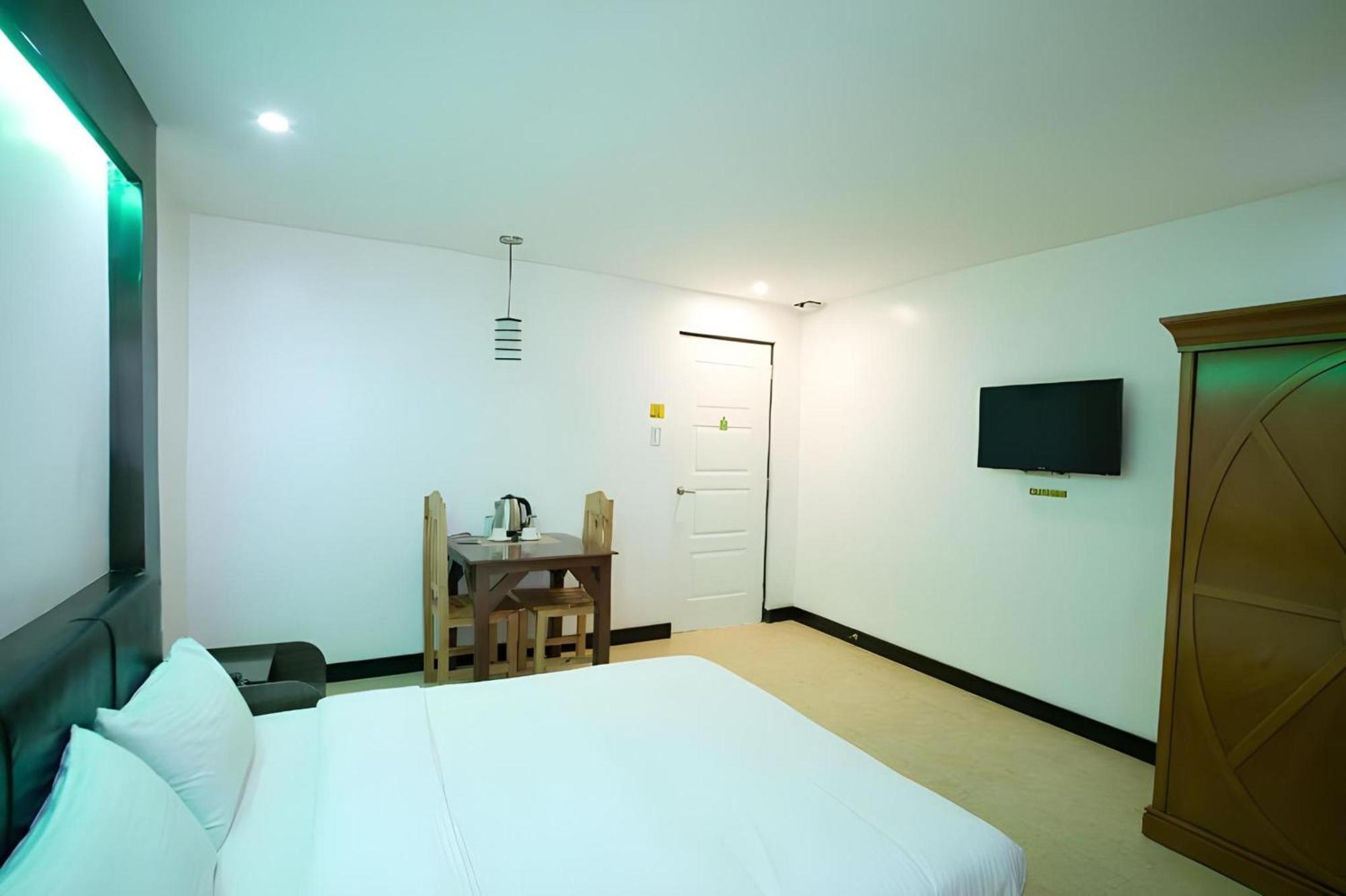 Oyo 195 Ranchotel - Binan Extérieur photo