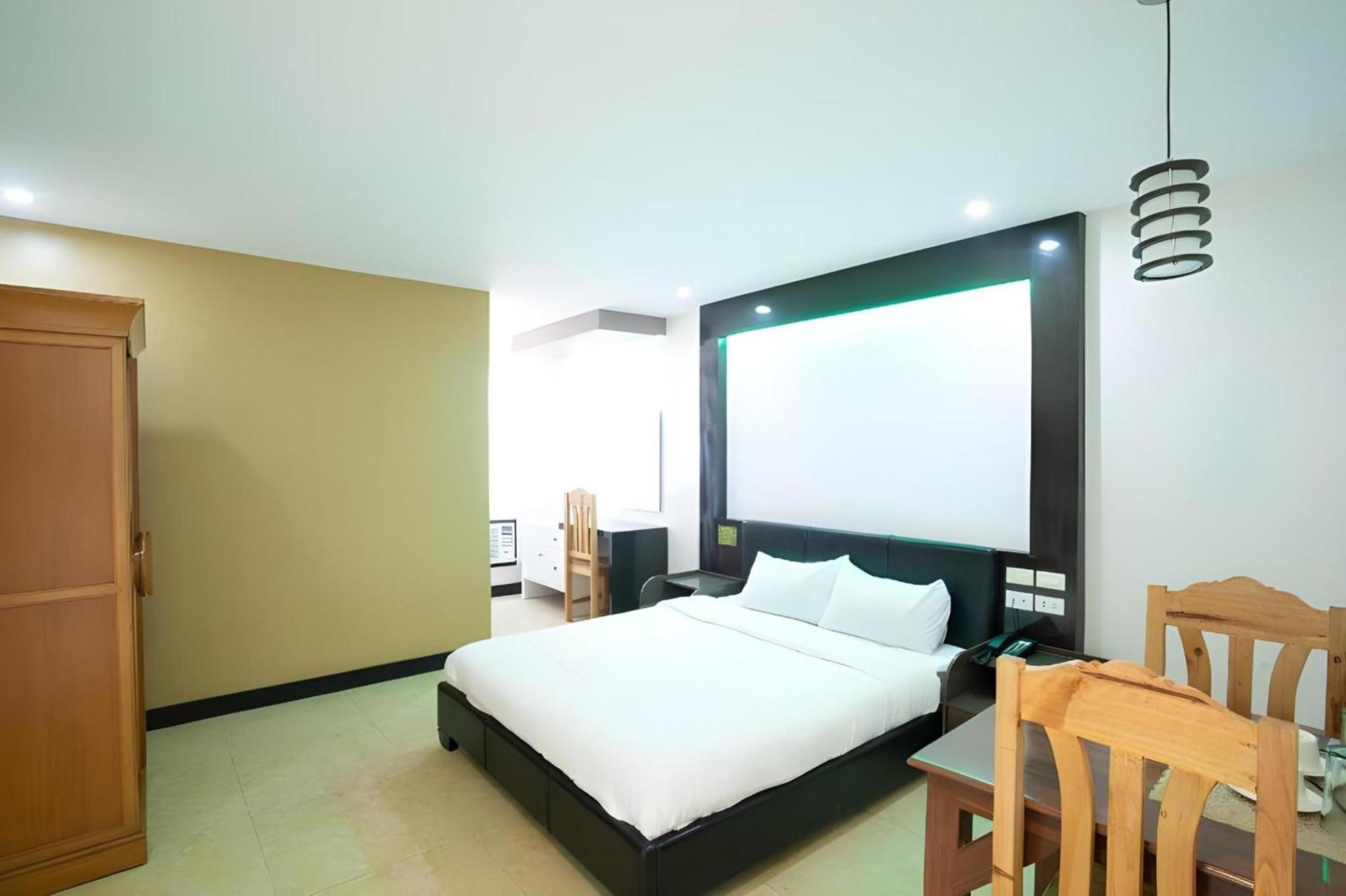 Oyo 195 Ranchotel - Binan Extérieur photo