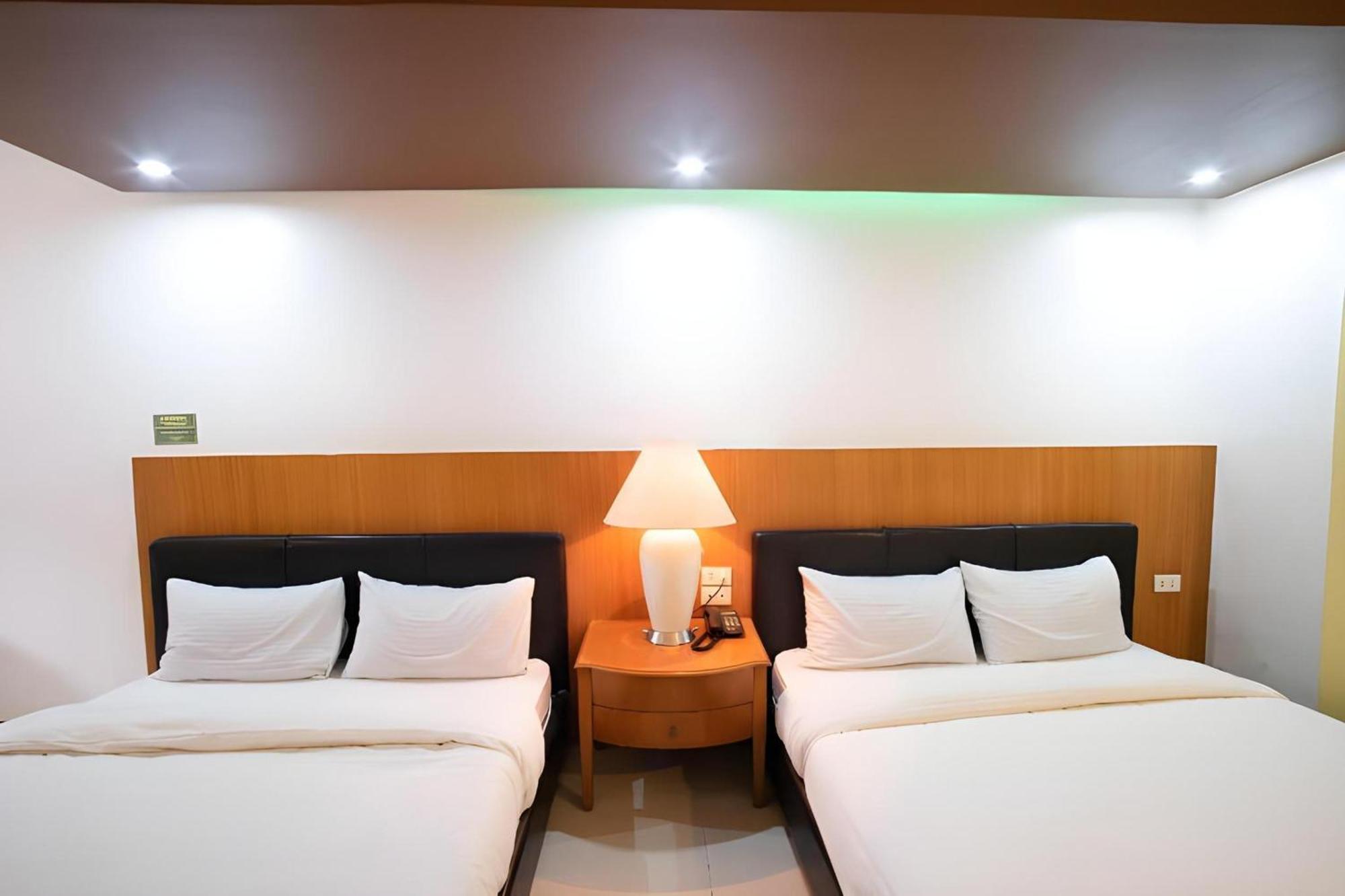 Oyo 195 Ranchotel - Binan Extérieur photo