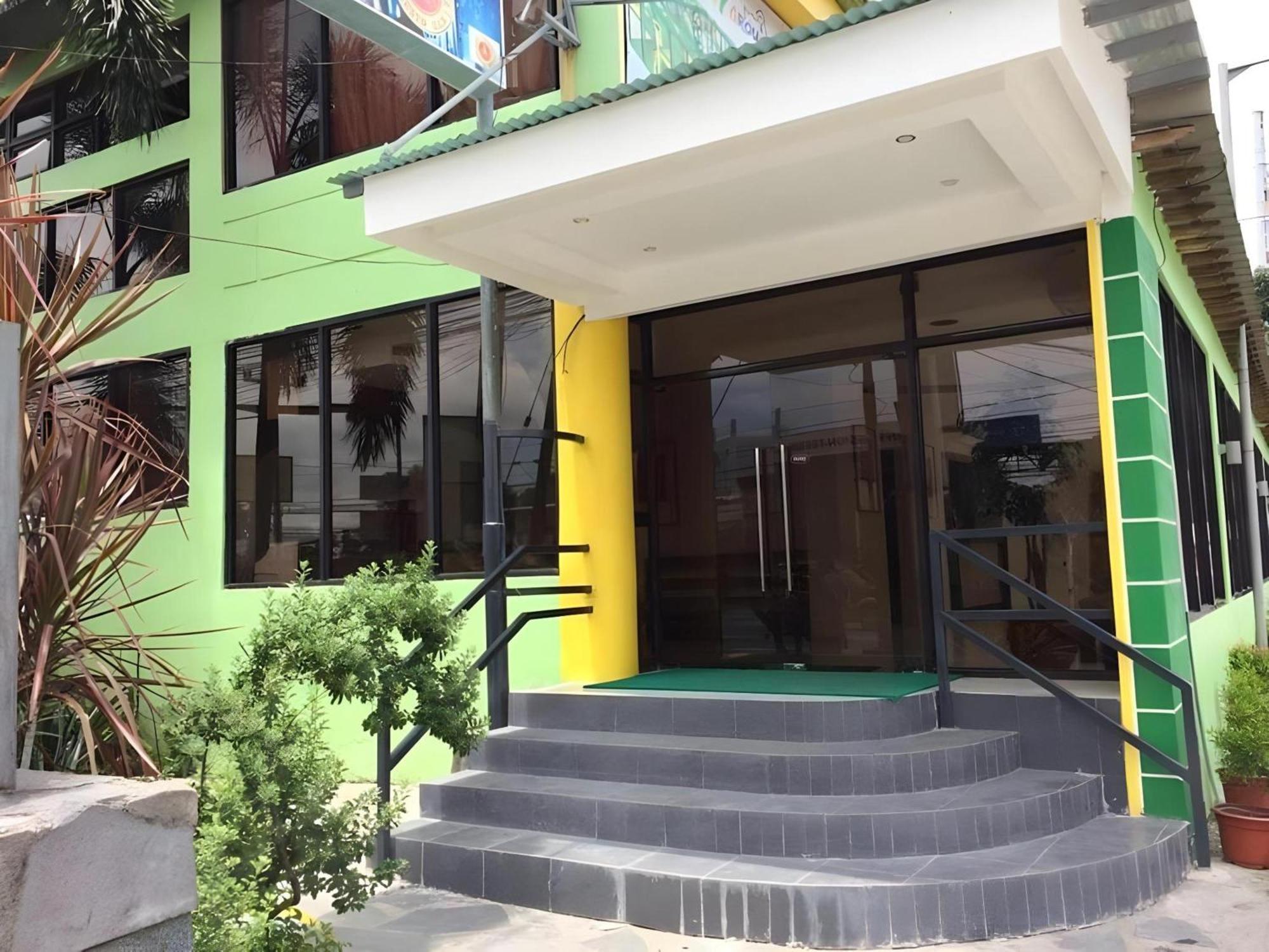 Oyo 195 Ranchotel - Binan Extérieur photo